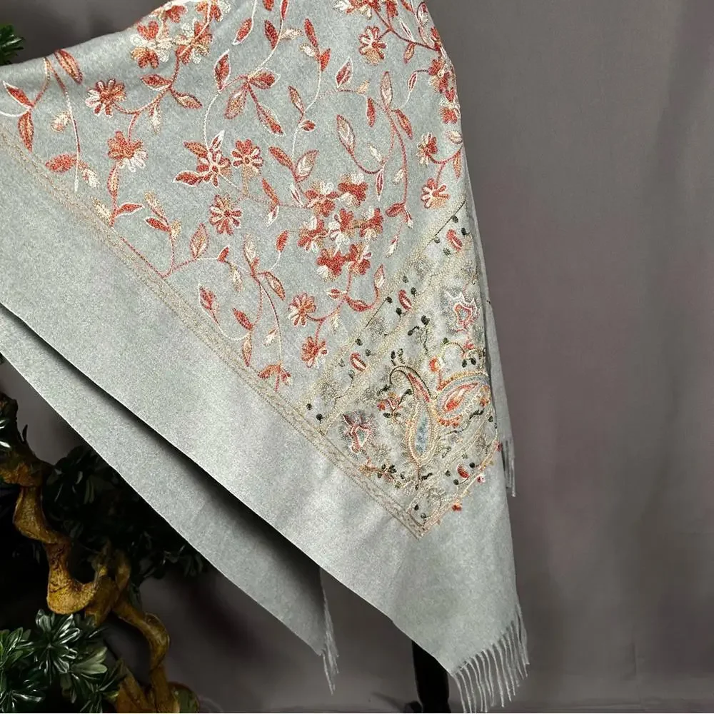 100% Cashmere embroidered floral scarf wrap ruana - Picture 8 of 10